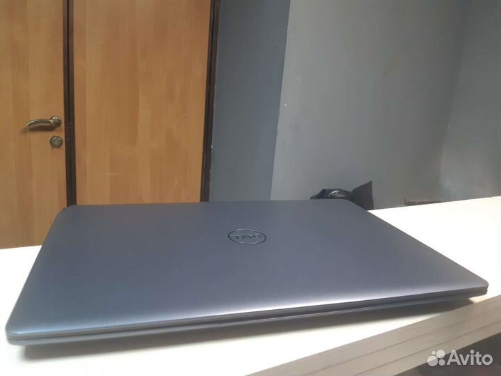 Шустрый ноут dell core i3-6006u/8Gb DDR4/SSD/HDD