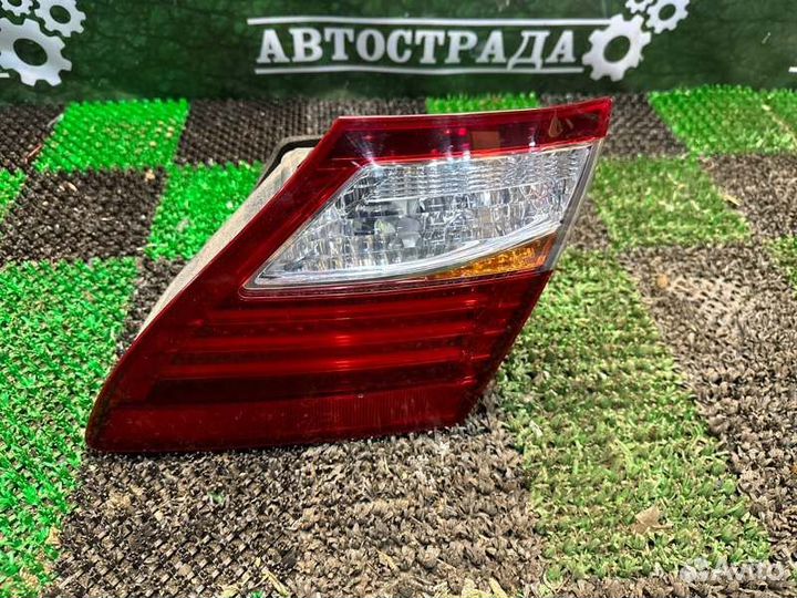 Фонарь в крышку багажника правый Lexus Ls460