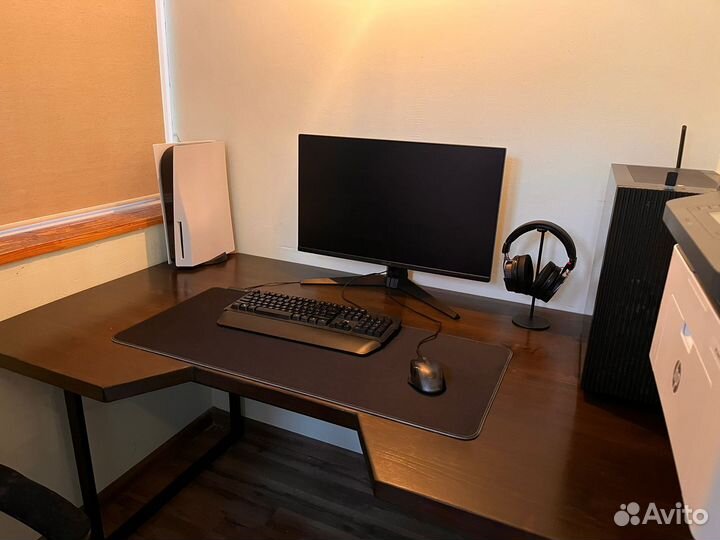 Компьютерный стол новый из дерева и металла