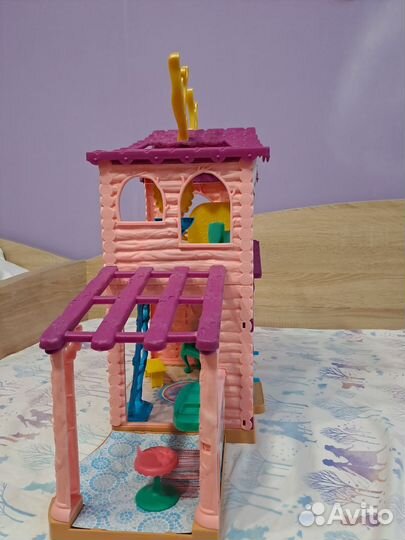 Кукольный домик с мебелью