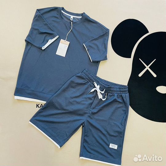 Мужской спортивный костюм