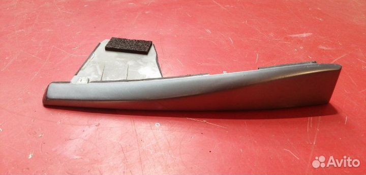 Накладка центральной консоли передняя левая Nissan