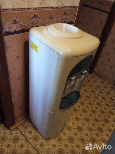 Куллер для воды напольный