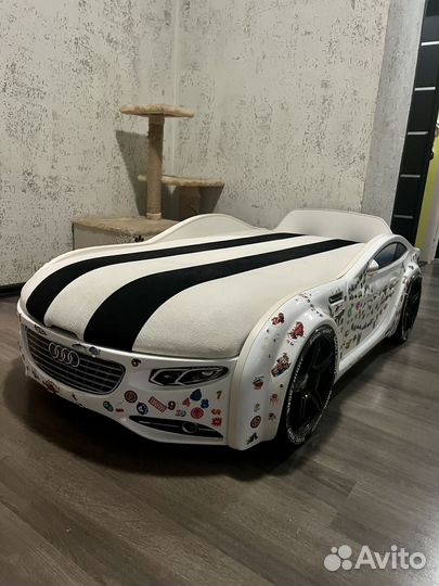 Детская кроватка машинка