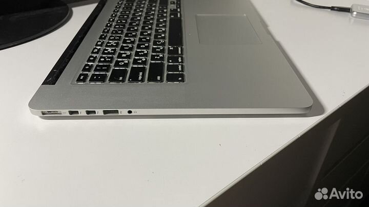 Macbook pro 15 2015 i7 16gb SSD 256gb