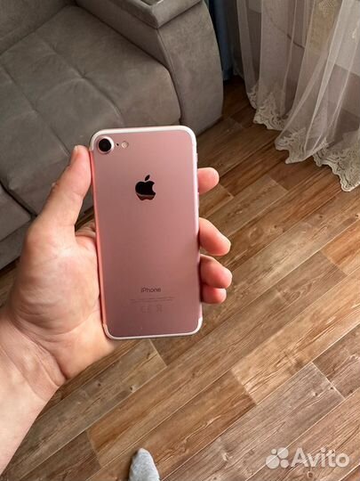 Телефон iPhone 7