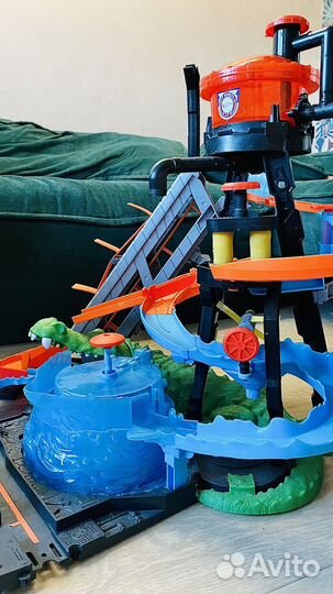 Hot wheels трек автомойка крокодил