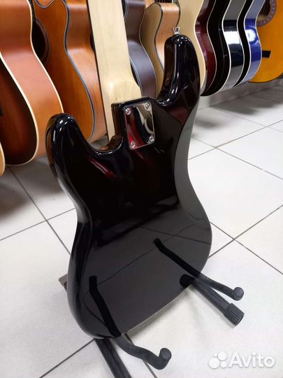 Бас-гитара Новая