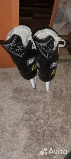 Коньки хоккейные