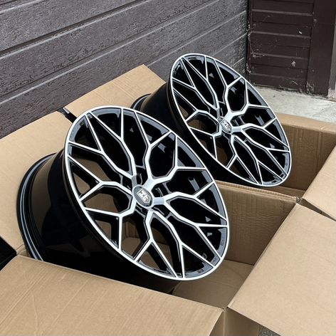 Литые диски Vossen HF2 8×R18 5×114.3