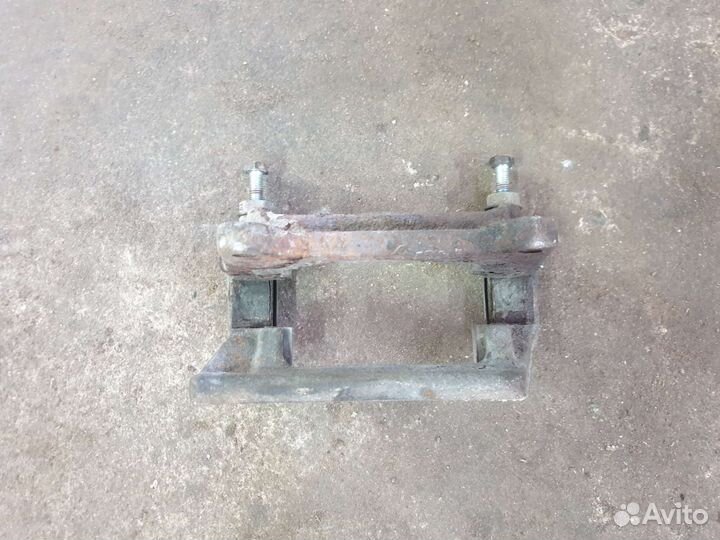 Скоба суппорта заднего Audi A8 D3