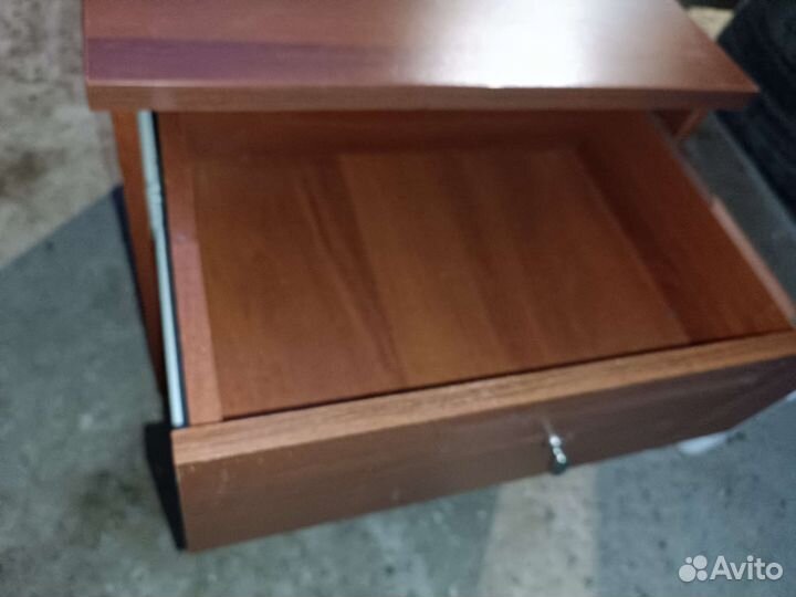 Тумба прикроватная