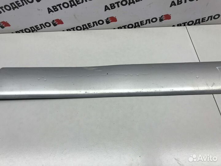 Молдинг передней правой Daihatsu Gran Move 2000 г