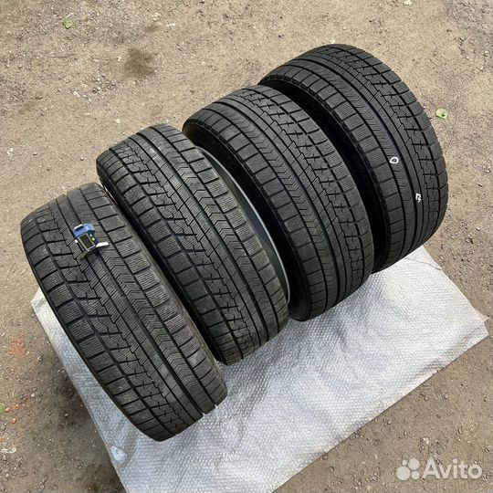 Bridgestone Blizzak VRX 245/40 R20