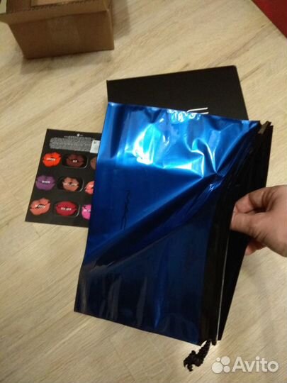 Косметичка Mac и подарочная коробка Mac