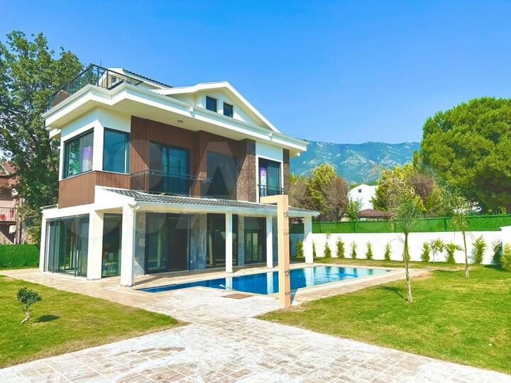 Дом 300 м² на участке 12 сот.