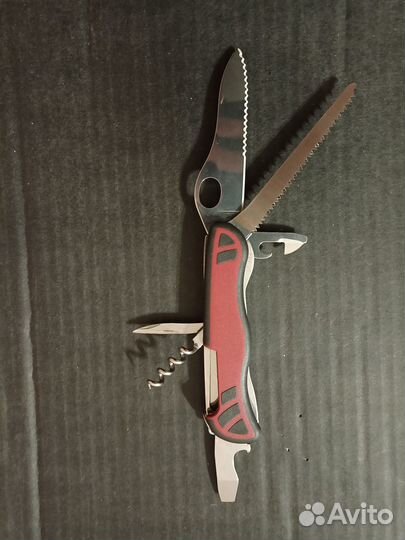 Victorinox Forester One Hand