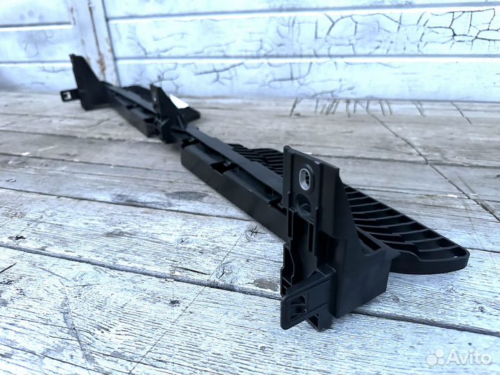 Кронштейн балка переднего бампера Tiguan II