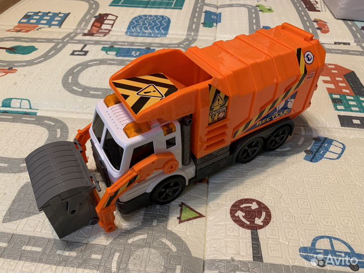 Детская игрушка мусоровоз