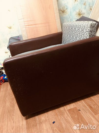 Диван и кресло- б/у комплект