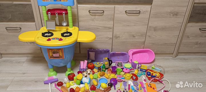 Кухня детская с посудой и продуктами