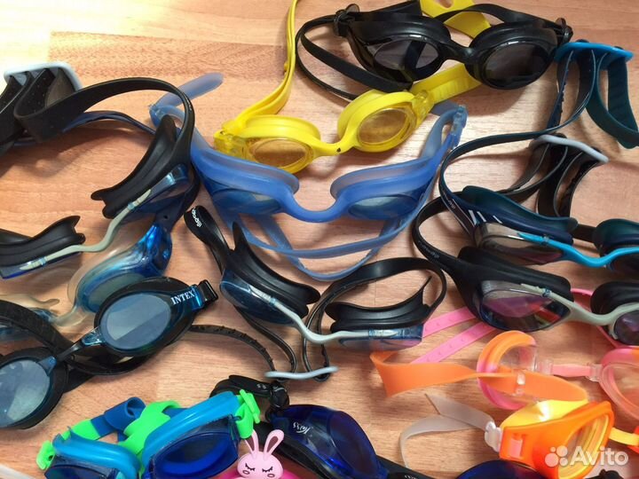 Очки для плавания и шапочки