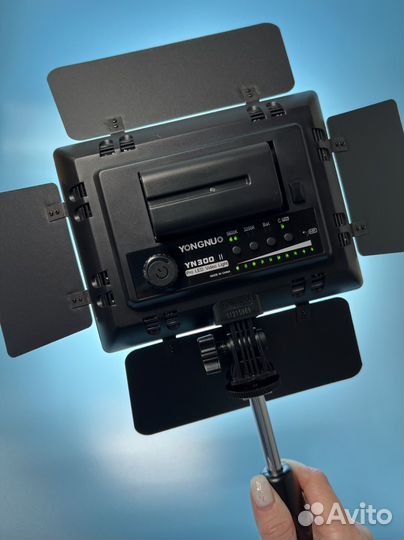 Видеосвет Yongnuo 300 + штатив
