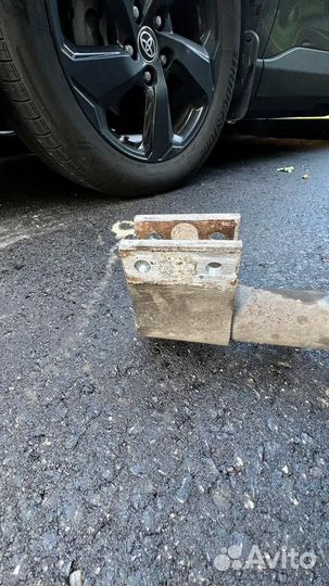 Амортизатор правый передний Peugeot 408