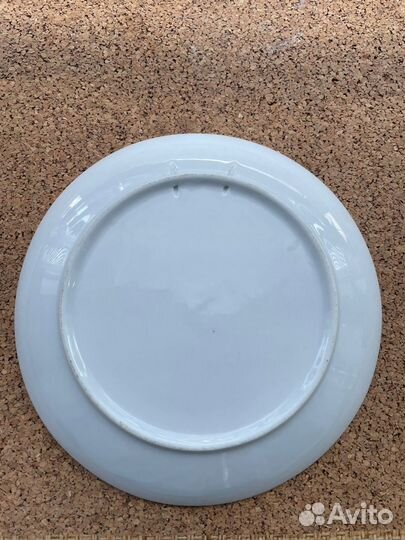 Фарфоровая тарелка 