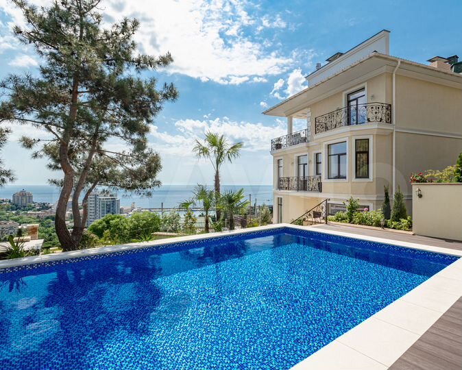 Дом 428 м² на участке 13 сот.