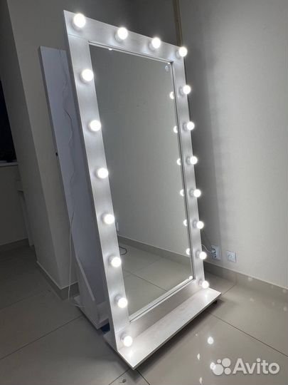 Зеркало напольное на колесах с лампочками