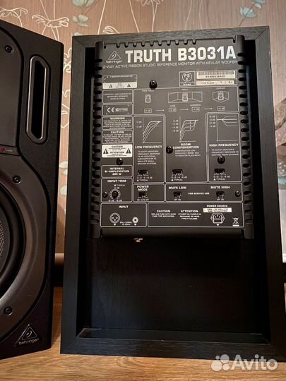 Колонки Behringer B3031A Студийные мониторы