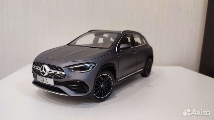 1:18 Mercedes Benz GLA Class AMG