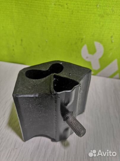 Опора двигателя Ауди 80 90 Б3
