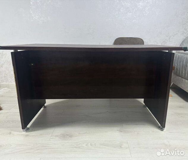 Письменный стол