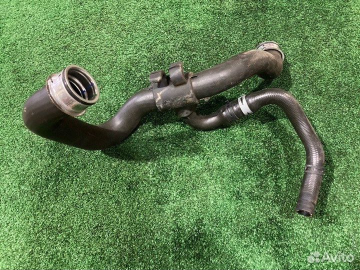 Патрубок радиатора нижний Mercedes-Benz C-Class