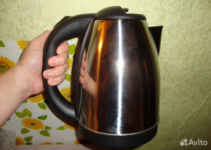 Продам электрический чайник 1,8л металлический