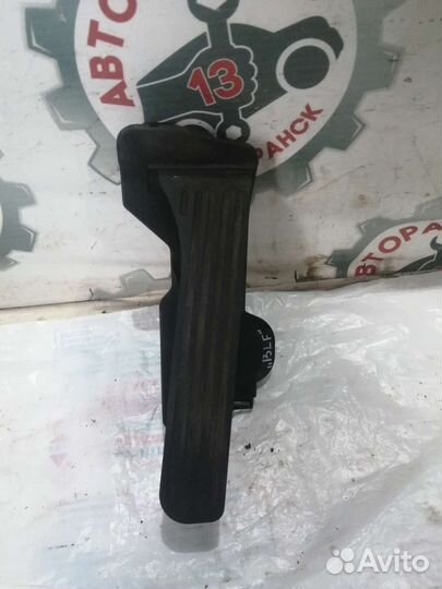 Педаль газа на Volkswagen Passat B6, 1.6