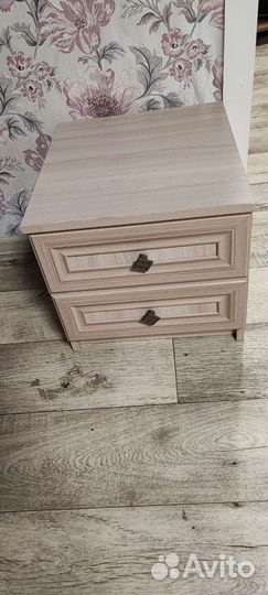 Тумба прикроватная