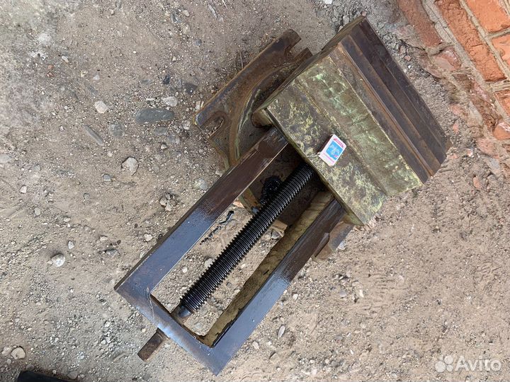 Тиски станочные 320 мм