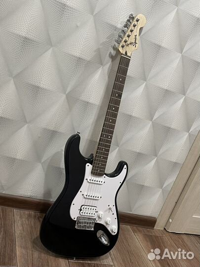 Электро гитара с комбиком squier stratokaster hss