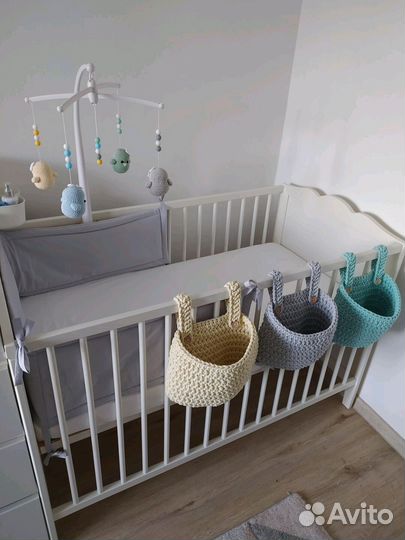 Подвесная корзиночка на кроватку