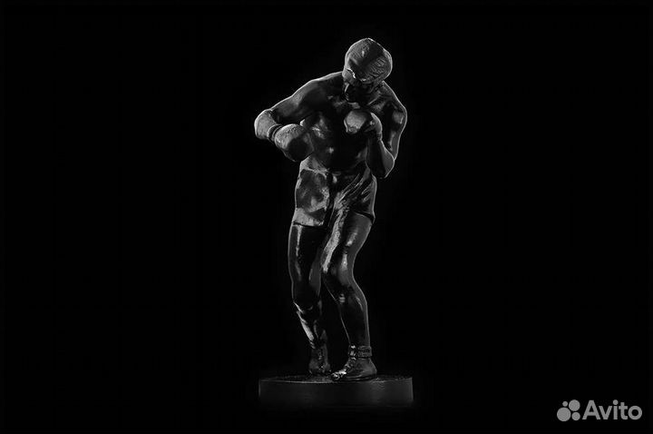 Преподаватель предметной фотографии