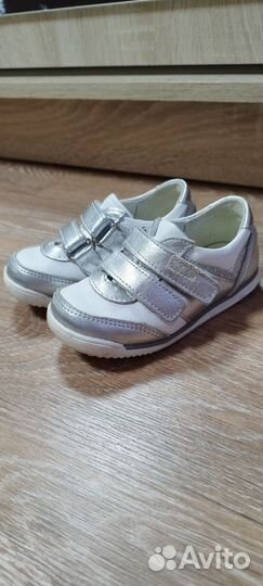 Кроссовки для девочки
