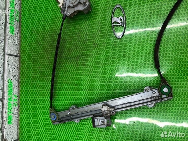 Стеклоподъёмник передний правый LADA Гранта седан