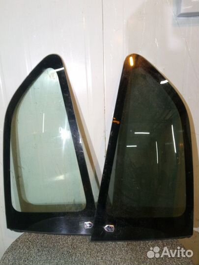 Стекла задние глухие Ford Fiesta 3дв