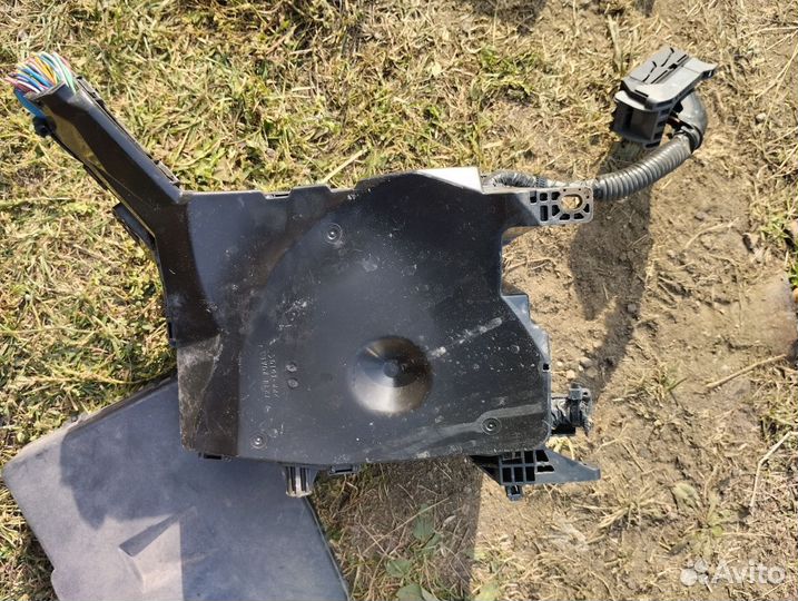 Блок предохранителей Toyota Corolla e150