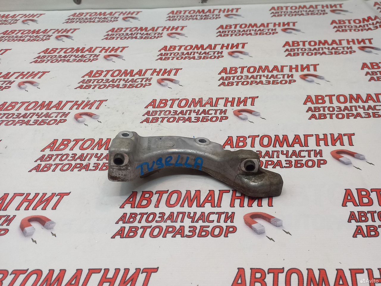 Кронштейн компрессора кондиционера Джили Тугелла