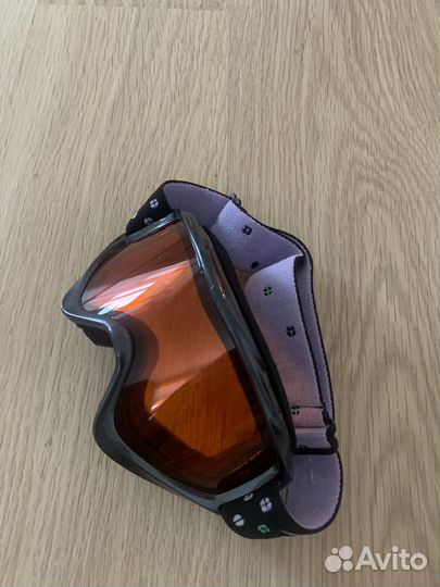 Лыжные ботинки и очки