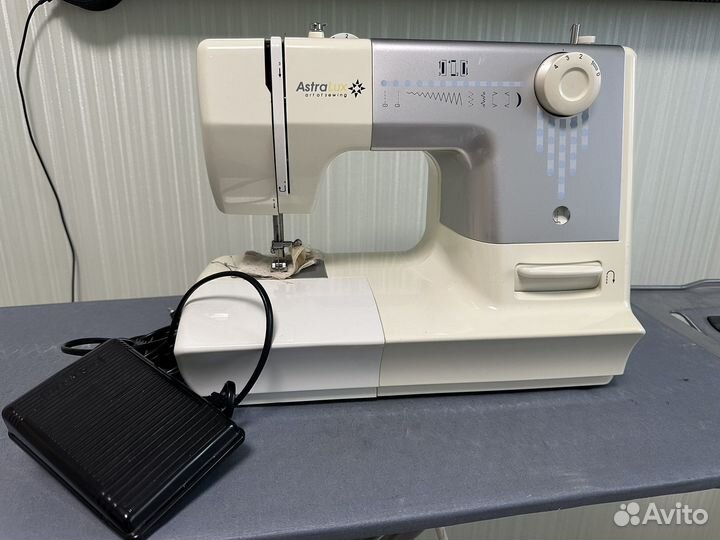 Швейная машина Astra Lux